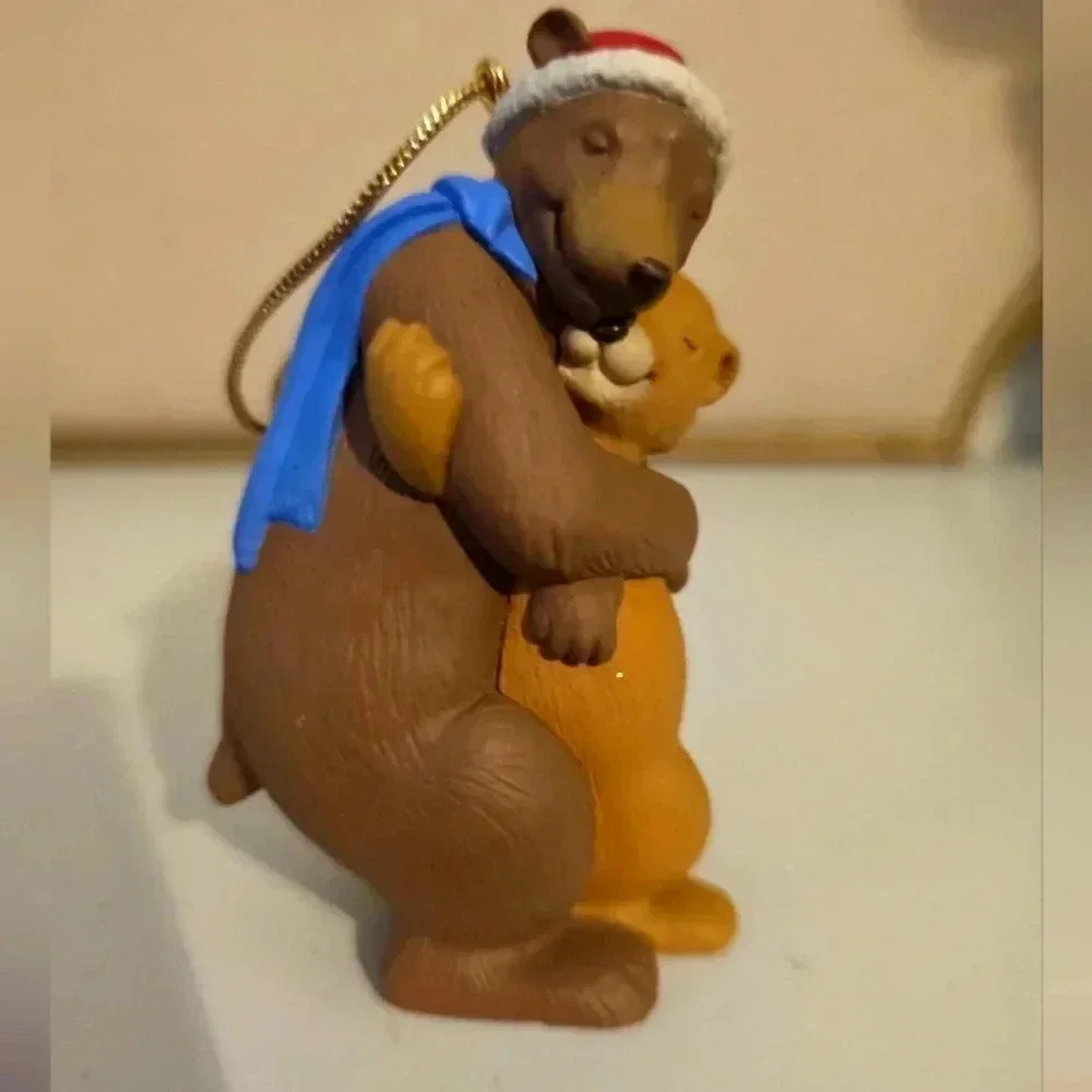 Hallmark Ornament 1996 Mom and Dad Bear Ornament